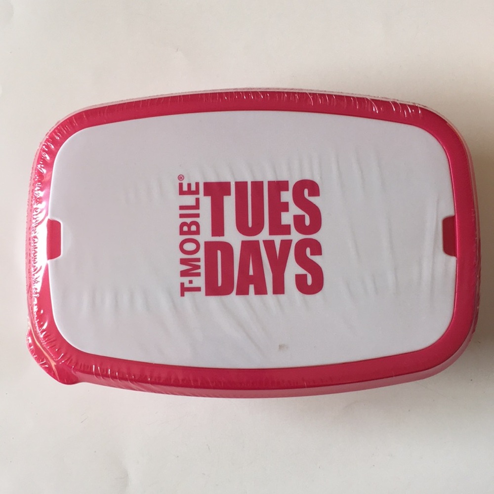 🐷 T-Mobile lunchbox container